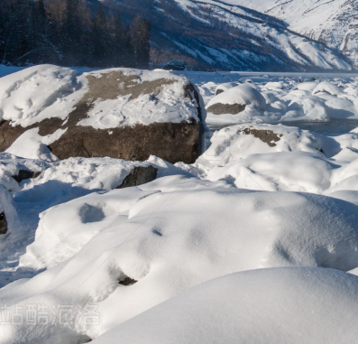 新疆阿勒泰铁热克提乡阿克哈巴北村南村雪景