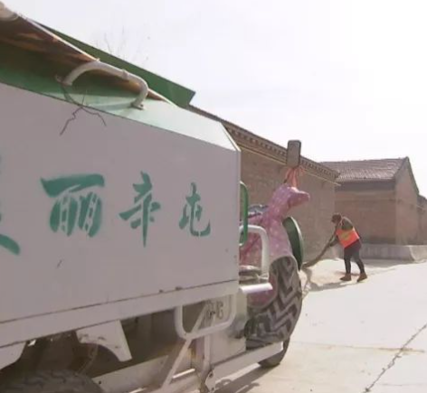 乔屯乡蒋屯村环卫工人在劳动图片