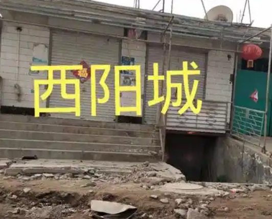 阳城镇西阳城村农户门前图片