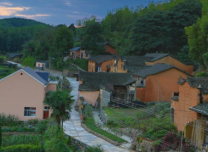 龙南乡黄万岱村村居错落图片