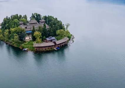 卡哈洛乡松龙村马湖景区
